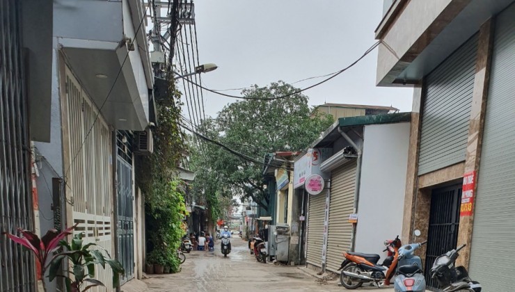 Bán Nhà Định Công Thượng - Hoàng Mai, DT 45m2, 1.5Tầng, Ôtô, Giá Nhỉnh 2tỷ
Bán Nhà Định Công Thượng - Hoàng Mai, DT 45m2, 1.5Tầng, Ôtô, Giá Nhỉnh